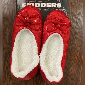 Sparkly Red Slippers  (M 7-8) by Skidders